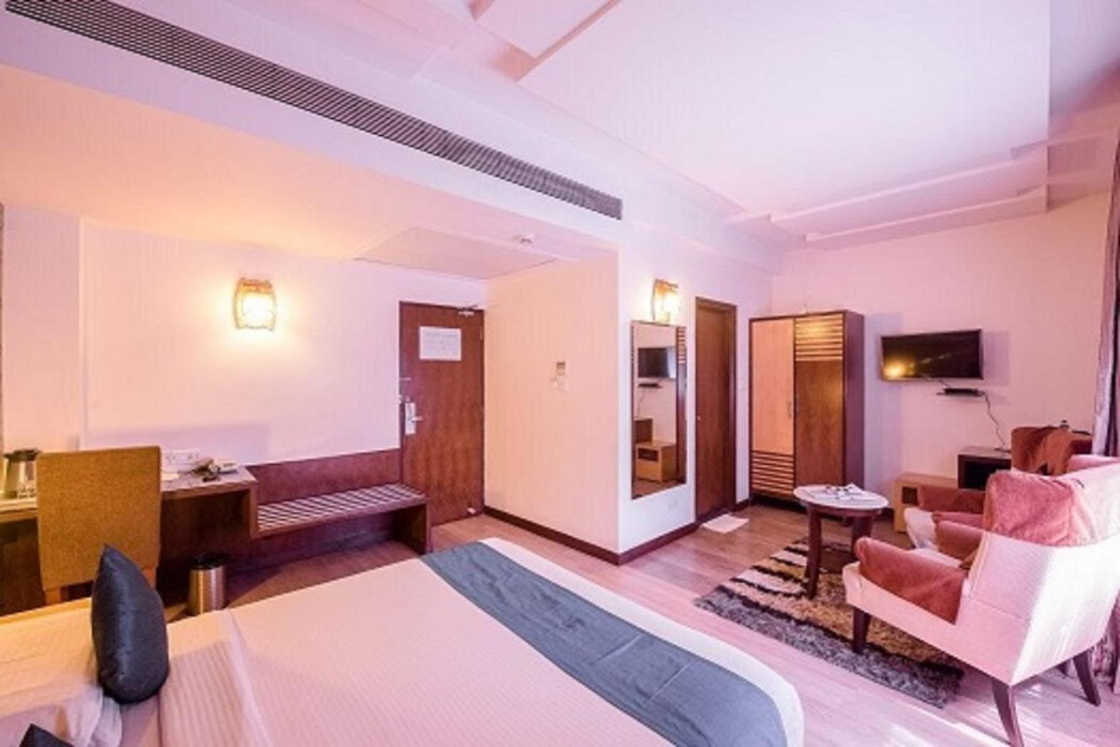 Hotel Silicrest Bangalore Exterior photo