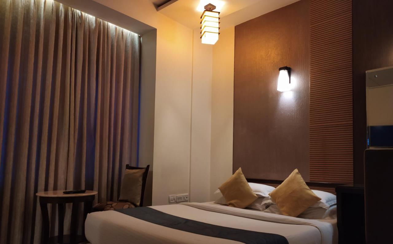 Hotel Silicrest Bangalore Exterior photo