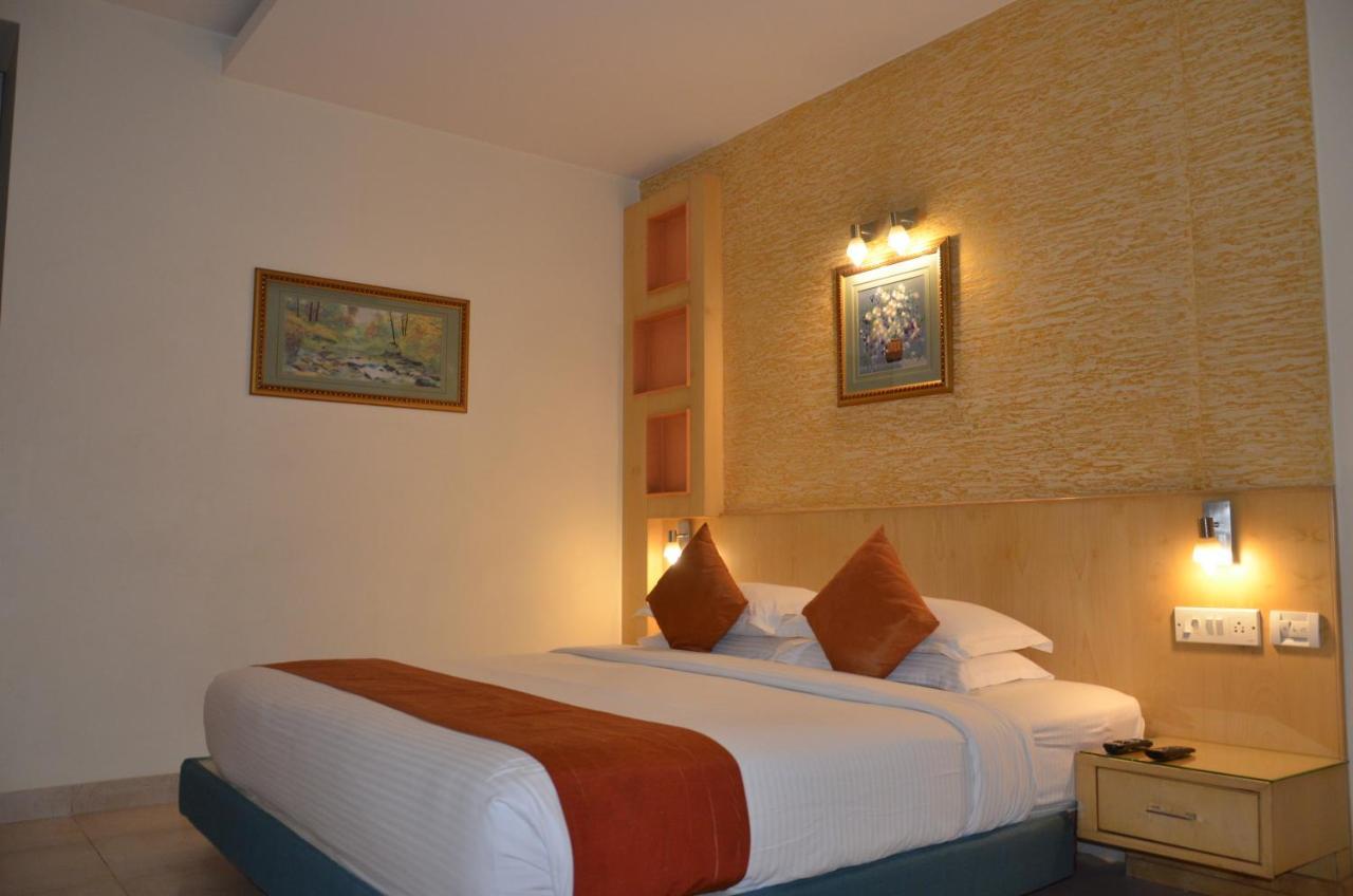 Hotel Silicrest Bangalore Exterior photo